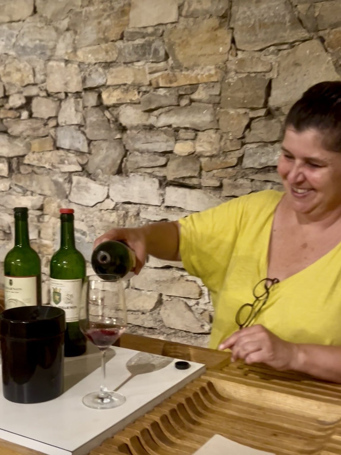 Bilden föreställer en vinprovning på slotte. Château Pibarnon i Bandol.